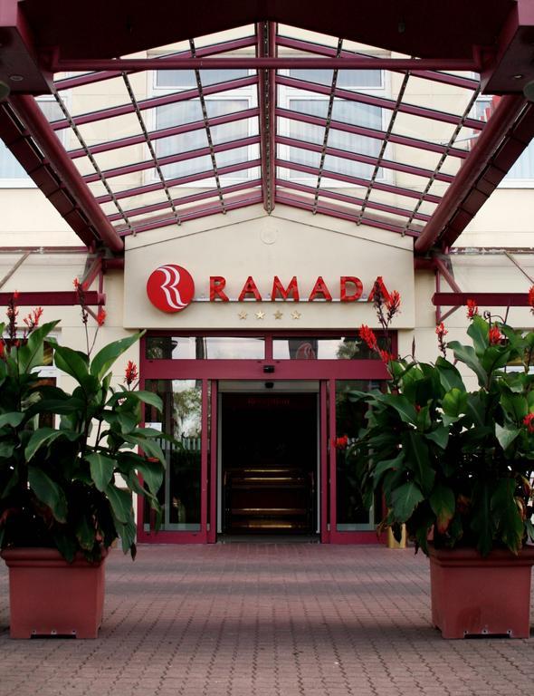 Ramada Hotel Schwerin ชเวียรีน ภายนอก รูปภาพ